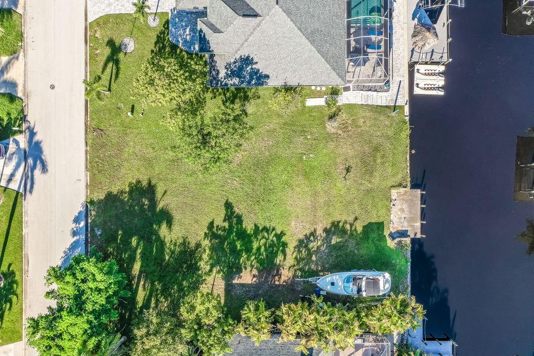 2055 Ottersrest Ln, Cape Coral, FL 33990