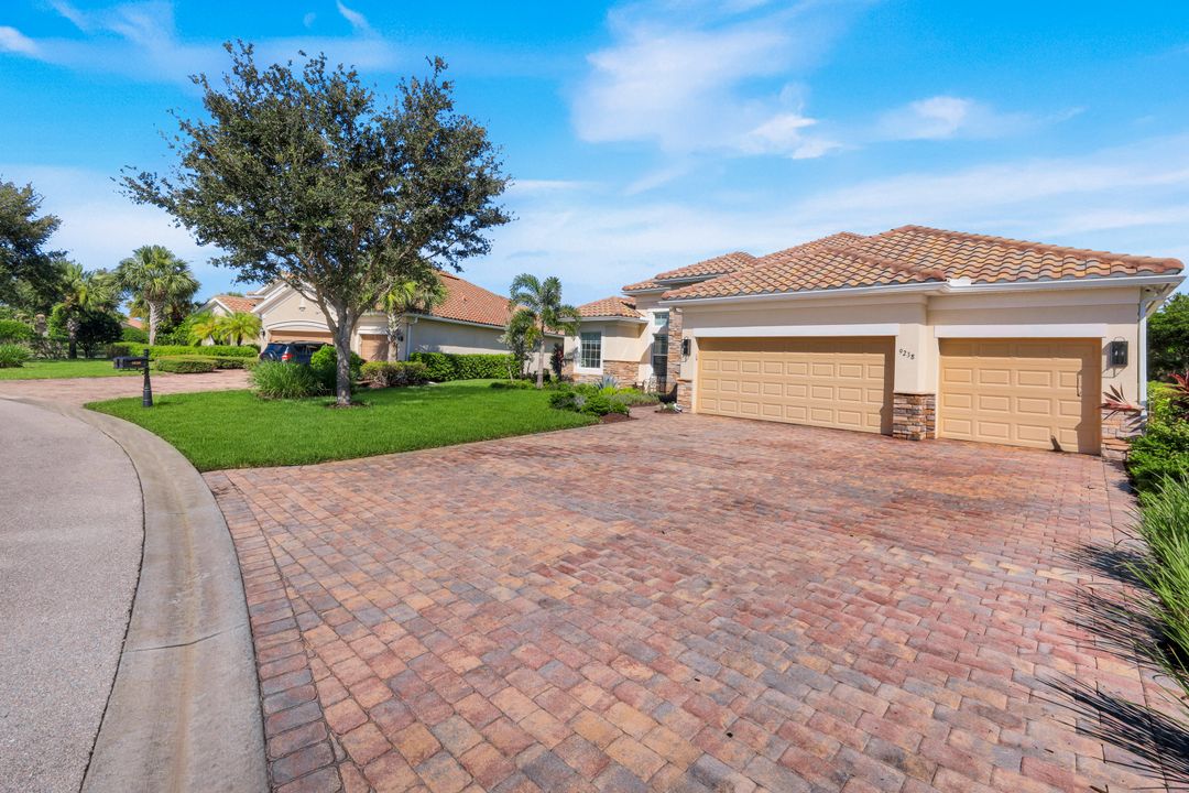 9238 Ores Cir, Naples, FL 34120