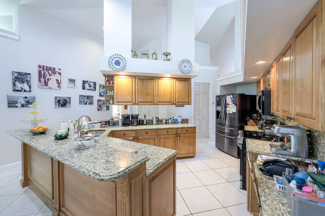 6689 Mill Run Rd, Naples, FL 34109