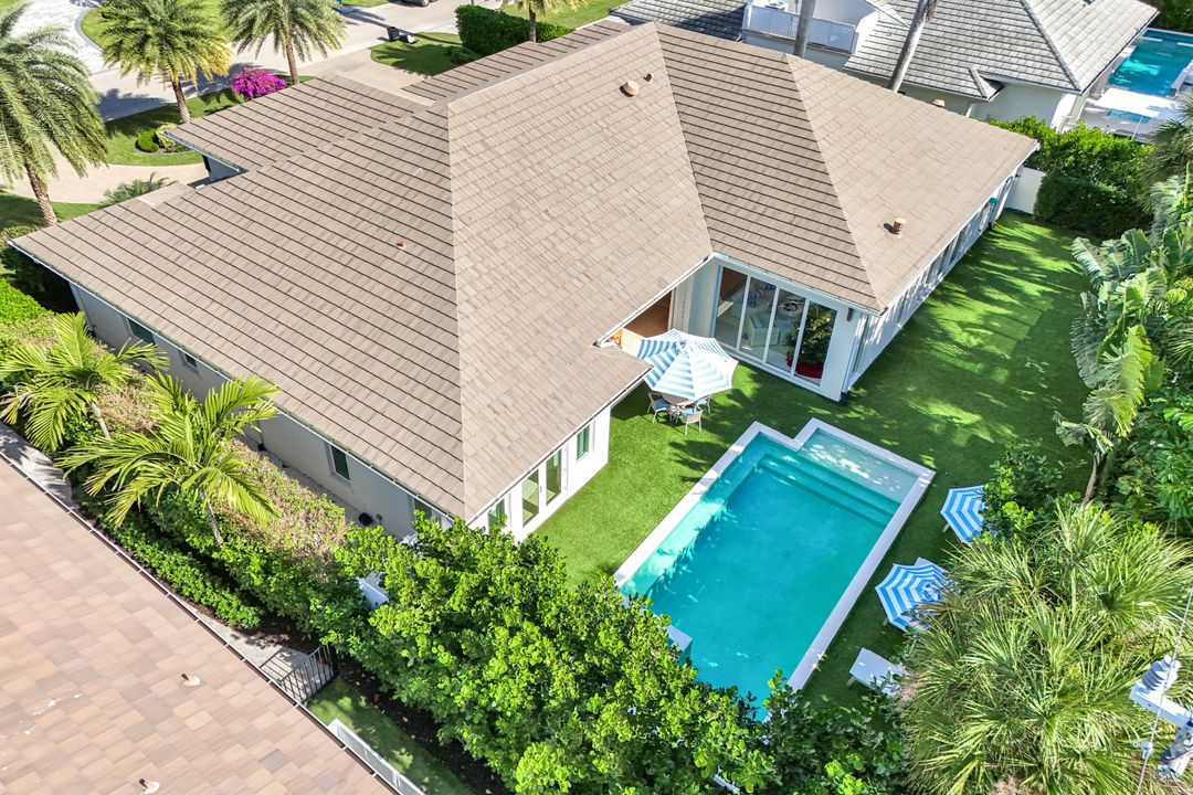 680 Wedge Dr, Naples, FL 34103