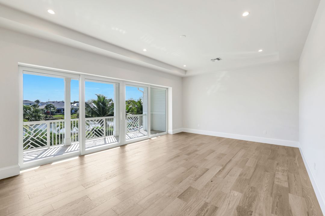 16716 Enclave Cir, Naples, FL 34110