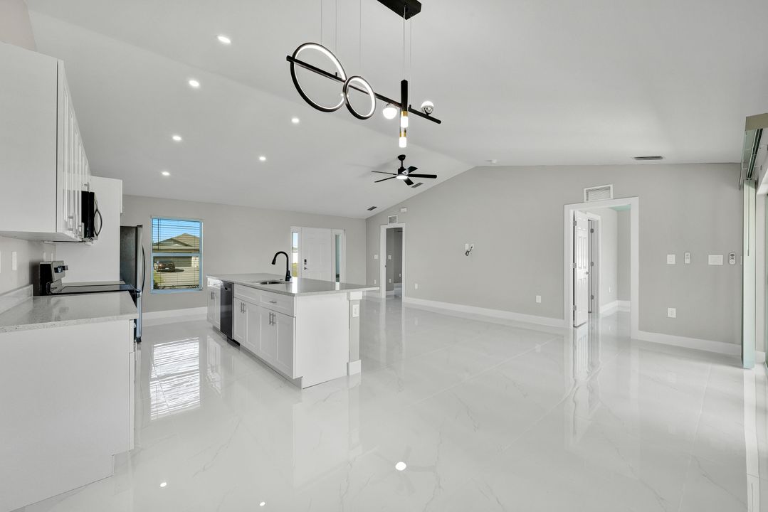 3537 NE 21st Ave, Cape Coral, FL 33909