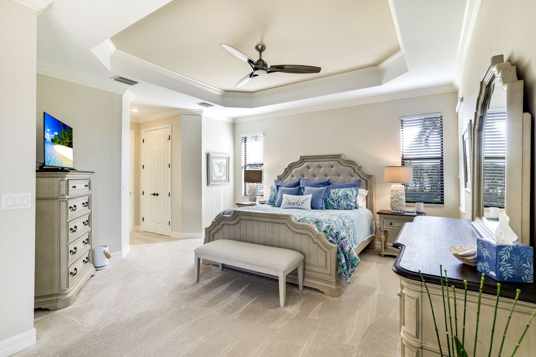 9457 Rialto Dr, Naples, FL 34113