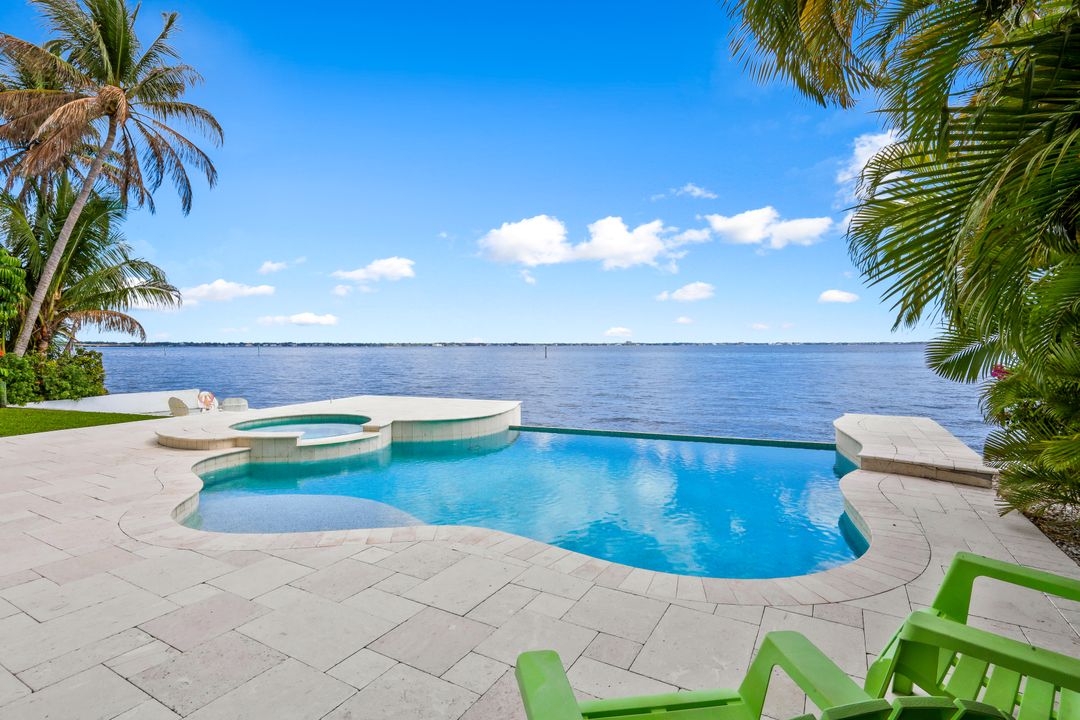 2302 SE 28th St, Cape Coral, FL 33904