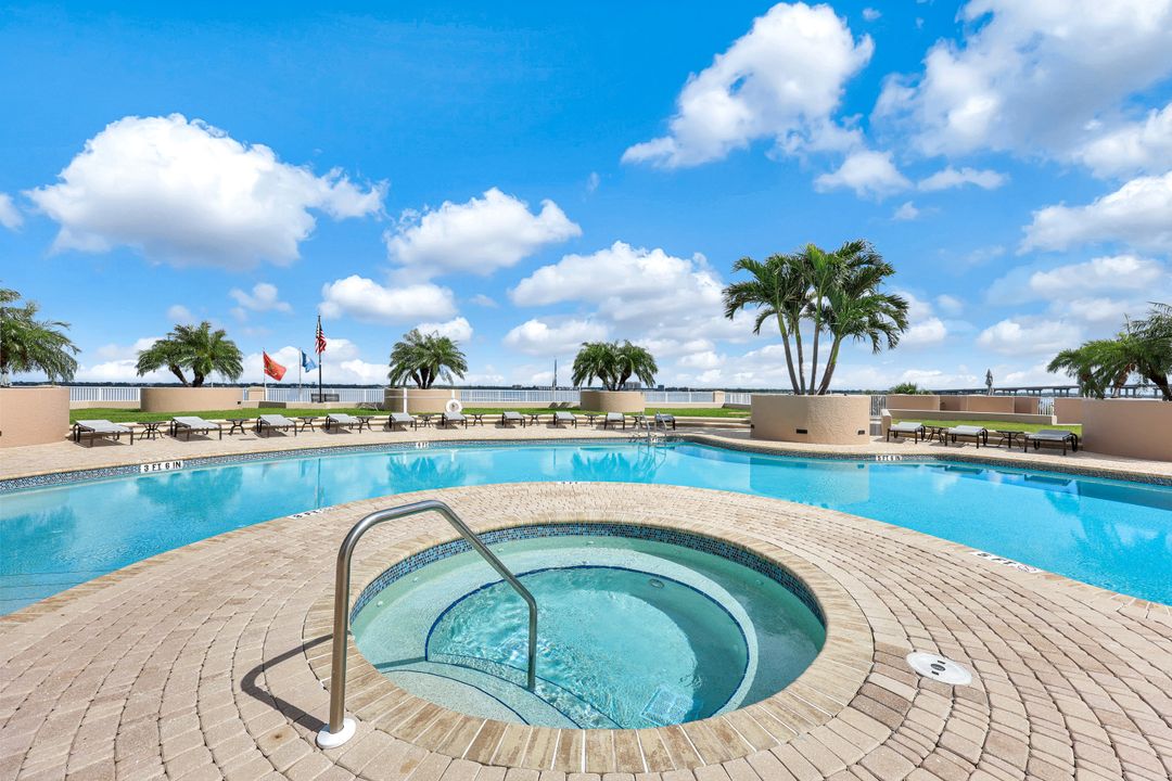 2104 W First St #1404, Fort Myers, FL 33901