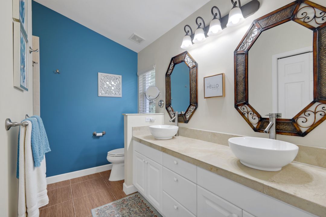 5887 Northridge Dr N, Naples, FL 34110