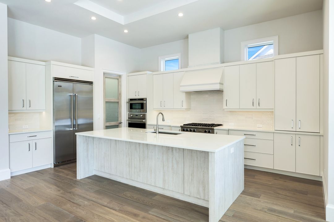 16716 Enclave Cir, Naples, FL 34110