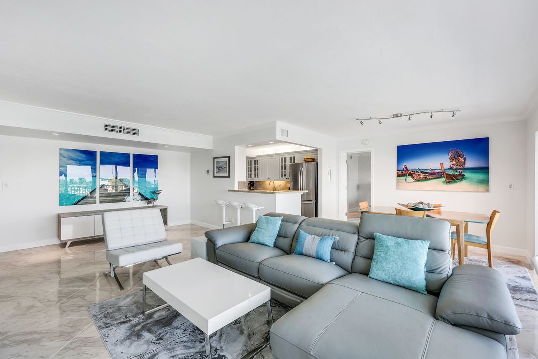 2750 Gulf Shore Blvd N #402, Naples, FL 34103