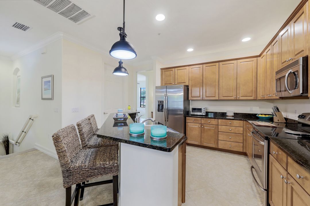 9082 Albion Ln S #6702, Naples, FL 34113