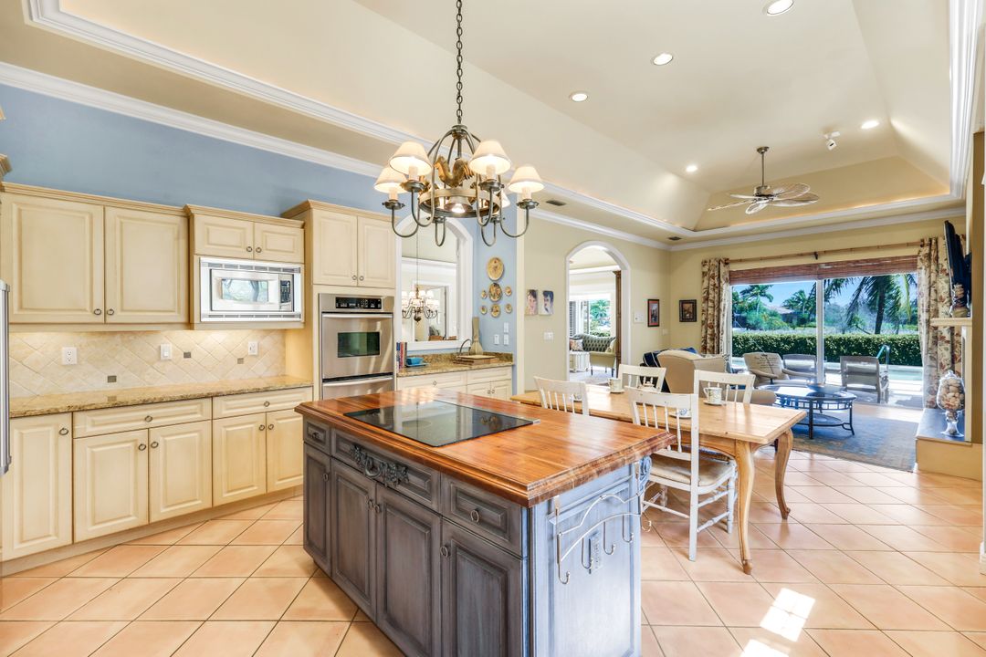 15588 Whitney Ln, Naples, FL 34110