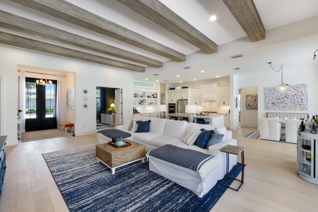 3154 Malaga Way, Naples, FL 34105