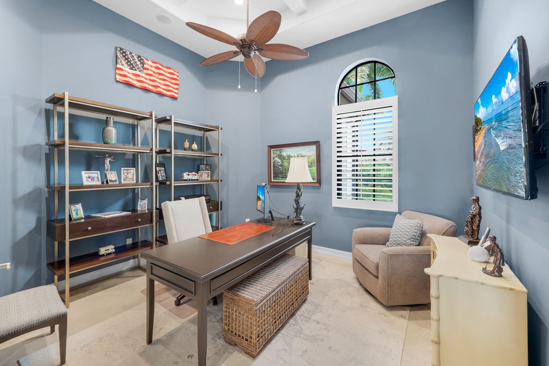9002 Shenendoah Cir, Naples, FL 34113