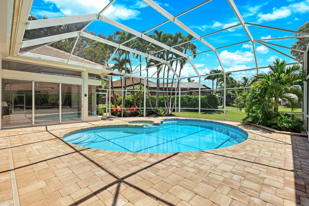 7998 Beaumont Ct, Naples, FL 34109