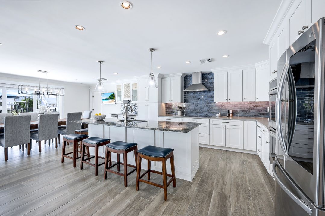 417 Lagoon Ave, Naples, FL 34108