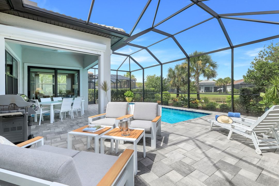 9721 Everglades Dr, Naples, FL 34120