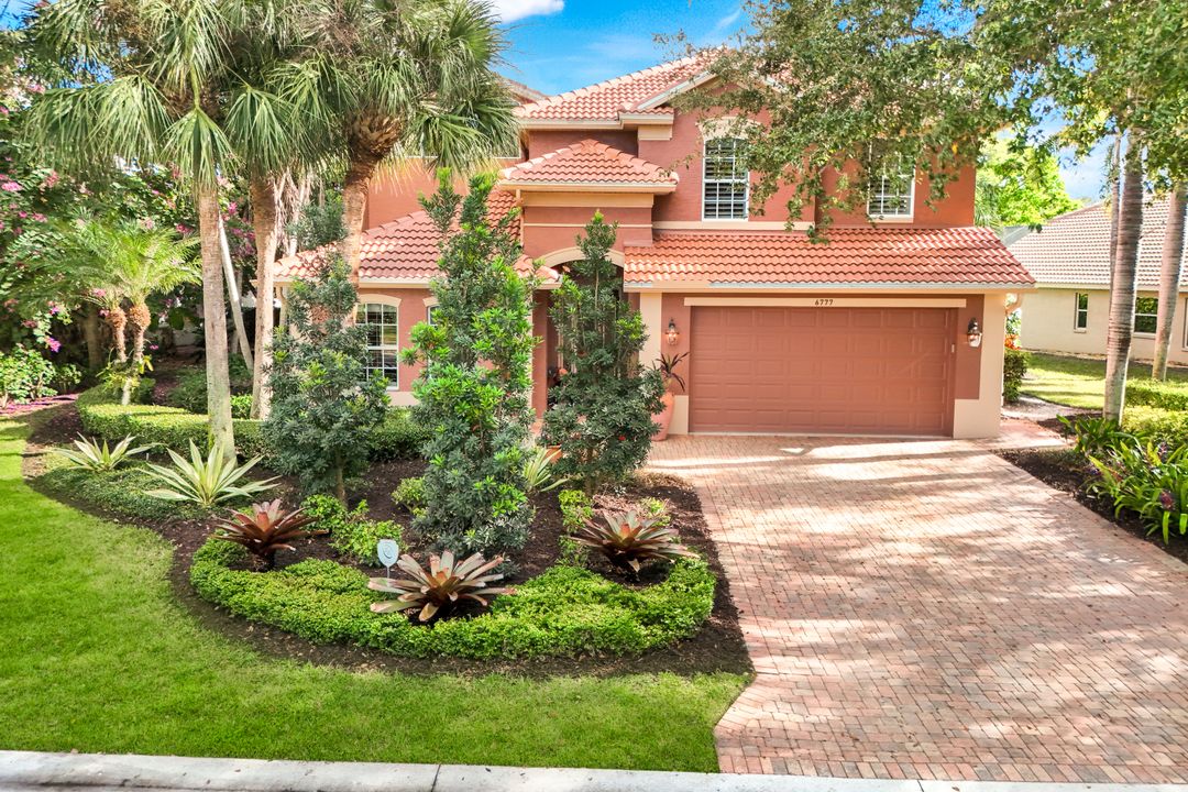6777 Southern Oak Ct, Naples, FL 34109