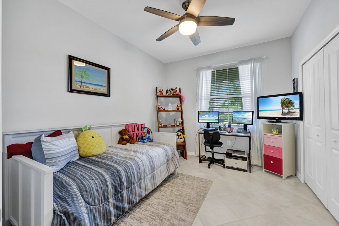 2622 Scarlet Wy, Naples, FL 34120