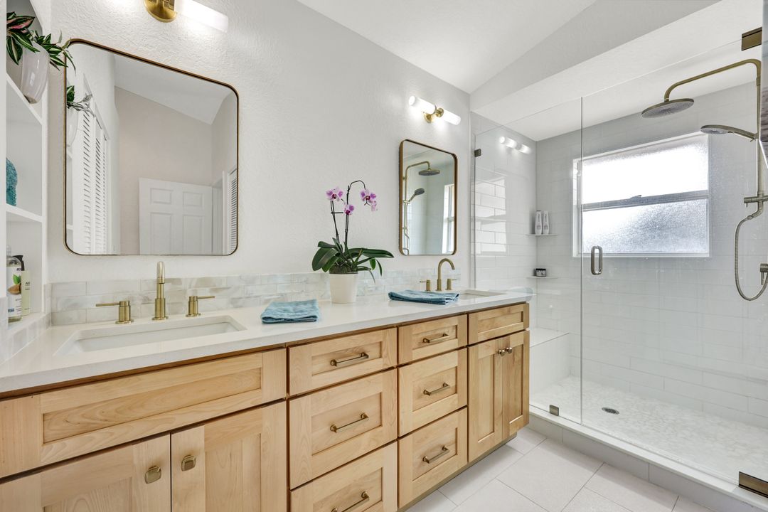 314 Emerald Bay Cir #I-5, Naples, FL 34110