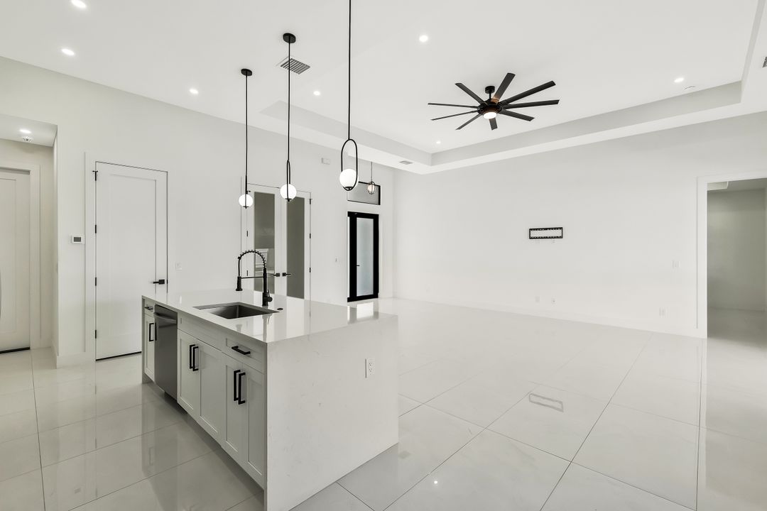 913 Embers Pkwy W, Cape Coral, FL 33993