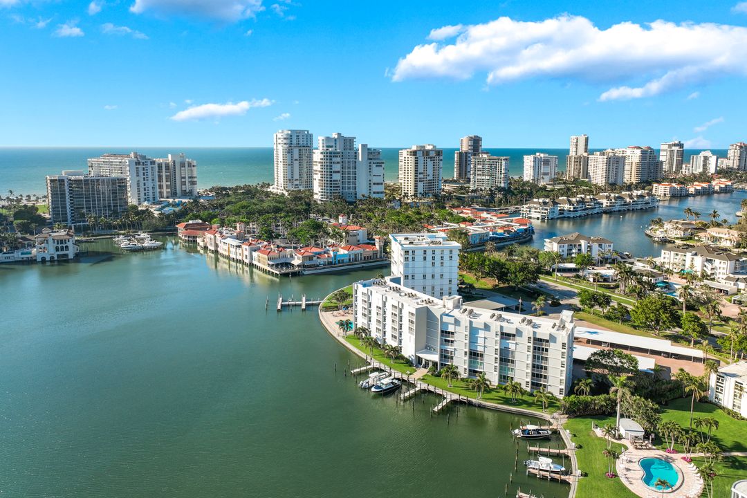 300 Park Shore Dr #5C, Naples, FL 34103