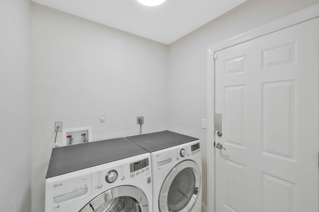 11054 Linnet Ln, Naples, FL 34119