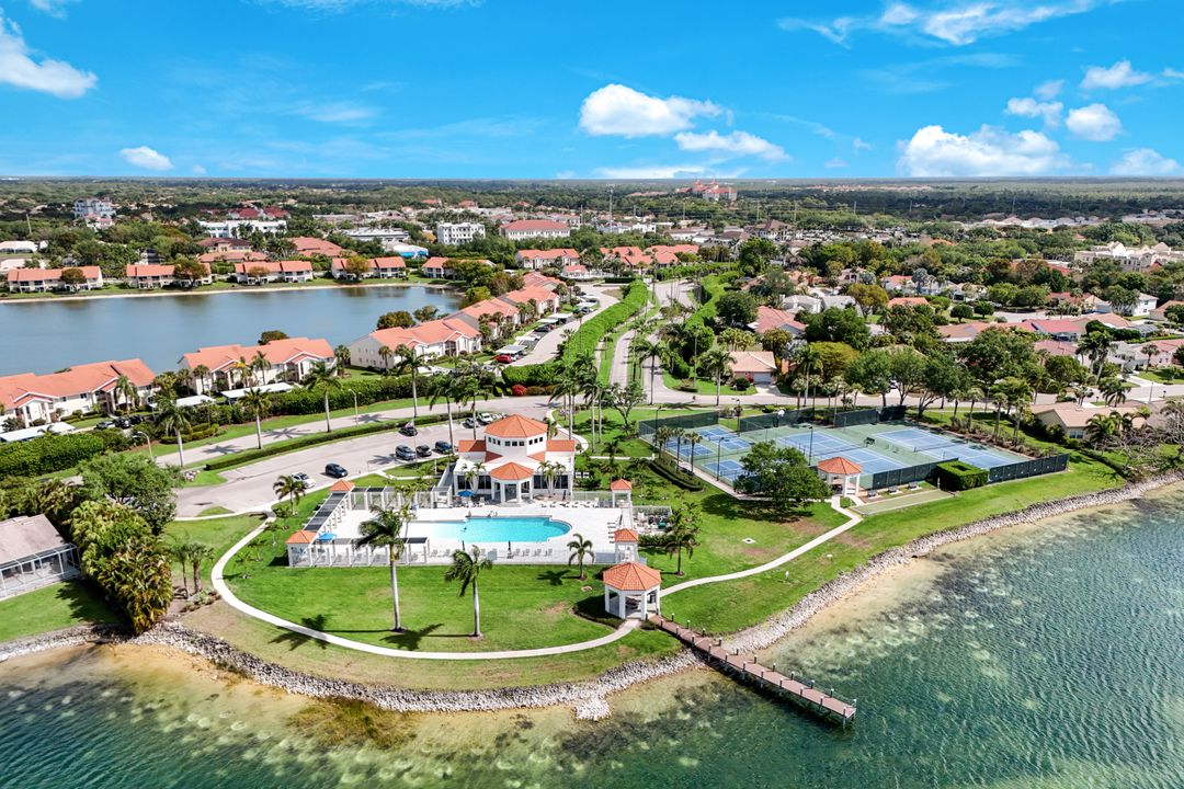 7706 Jewel Ln, Naples, FL 34109