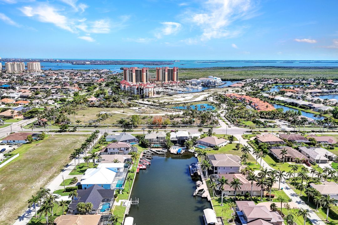 1625 El Dorado Pkwy W, Cape Coral, FL 33914