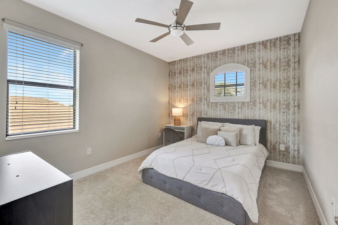 2102 Antigua Ln, Naples, FL 34120