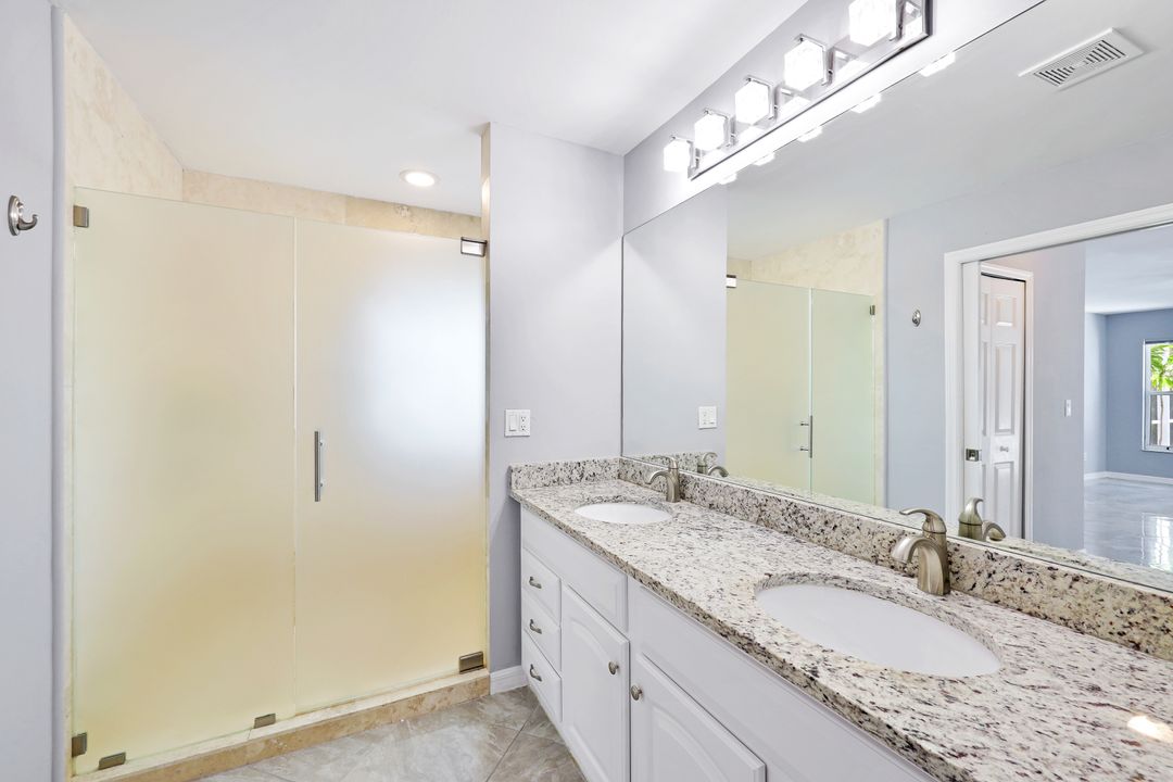 320 19th St NW, Naples, FL 34120