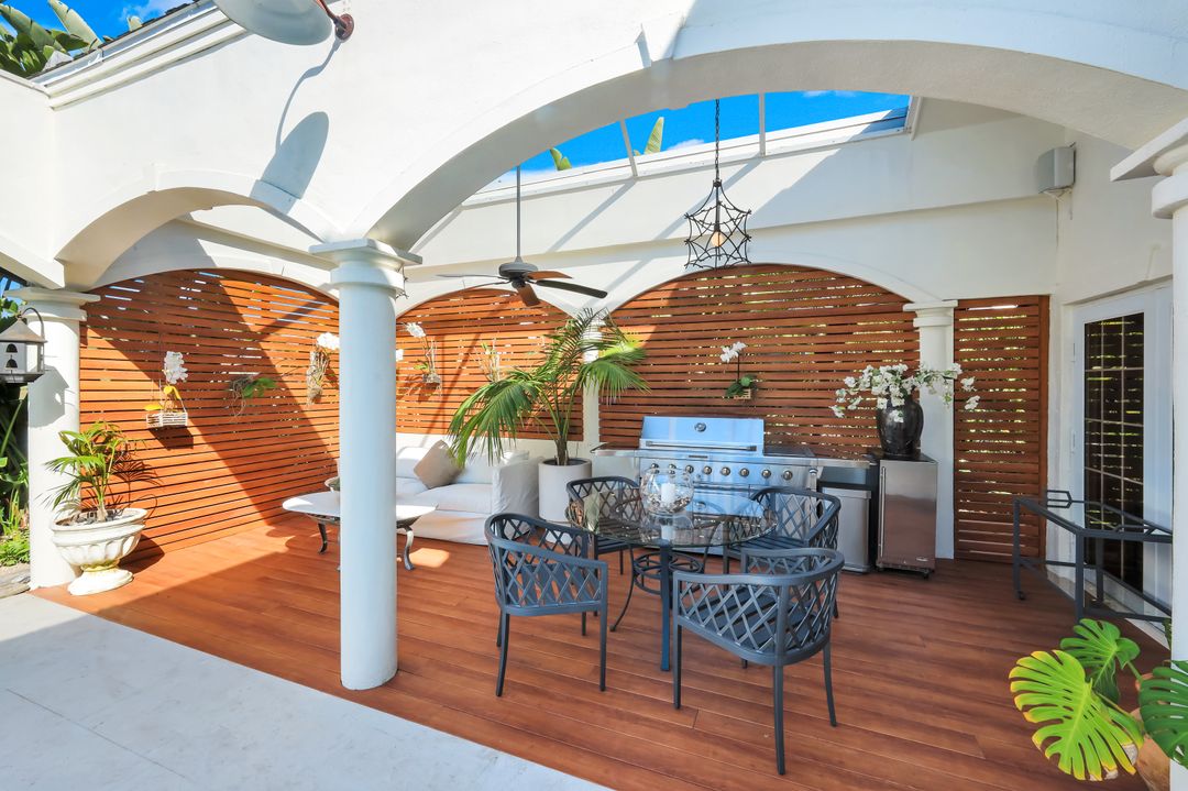 180 Edgemere Way S, Naples, FL 34105