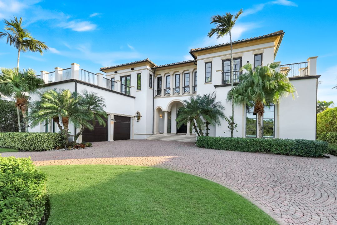 1450 Gulfstar Dr S, Naples, FL 34112