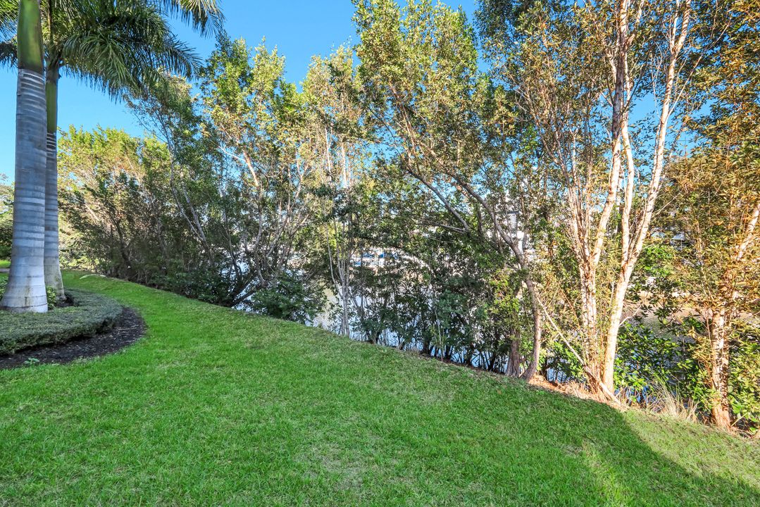 2472 Breakwater Wy #11-102, Naples, FL 34112