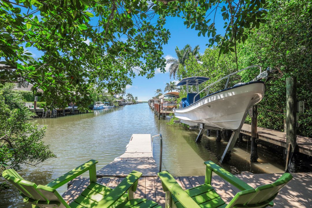 401 Panay Ave, Naples, FL 34113