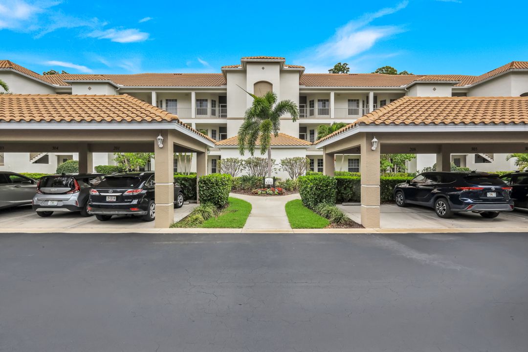8231 Parkstone Pl #301, Naples, FL 34120