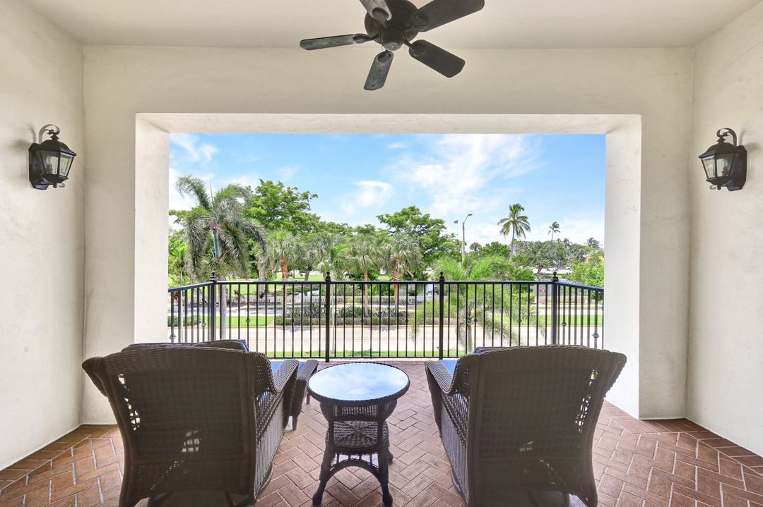 1400 Gulf Shore Blvd N #203, Naples, FL 34102
