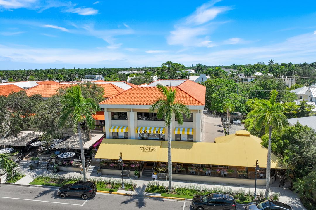 382 12th Ave S, Naples, FL 34102