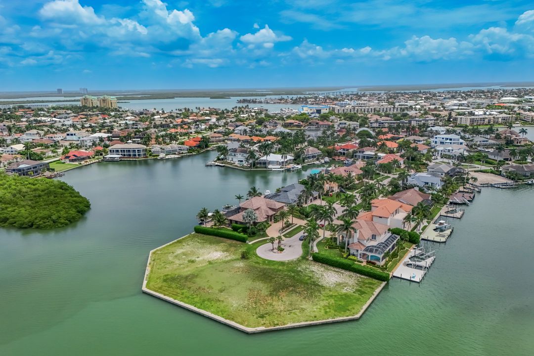 620 Rockport Ct, Marco Island, FL 34145