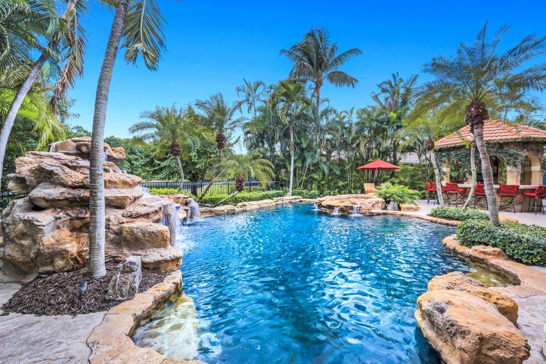 2350 Cheshire Ln, Naples, FL 34109