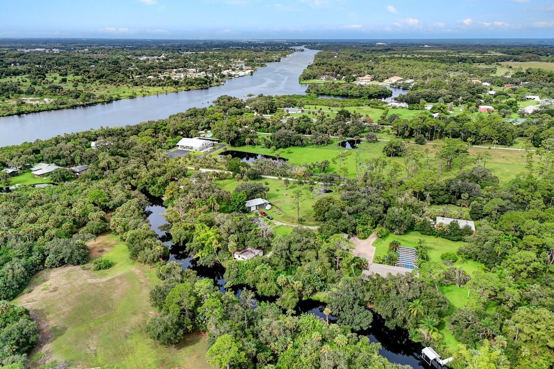 18200 Elmwood Dr, Alva, FL 33920