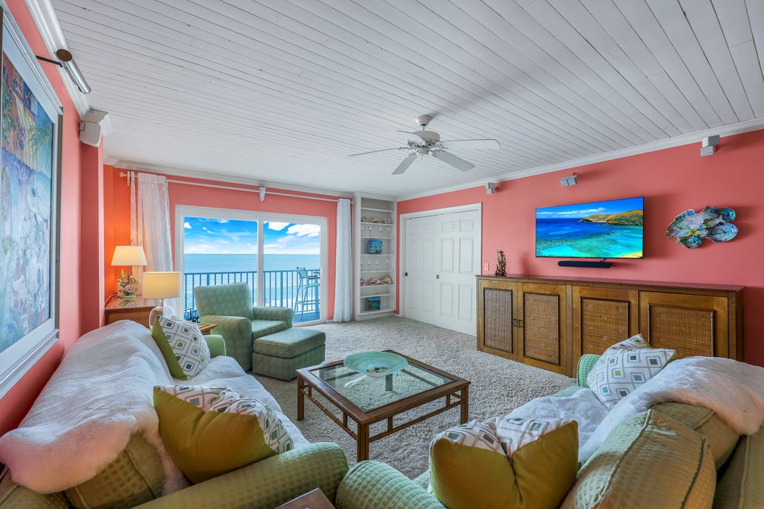 1977 Gulf Shore Blvd N #303, Naples, FL 34102