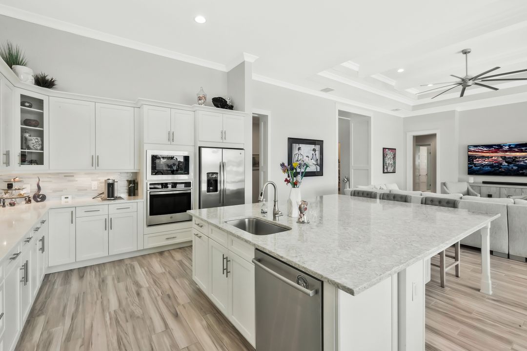 6072 Lucaya Wy, Naples, FL 34112