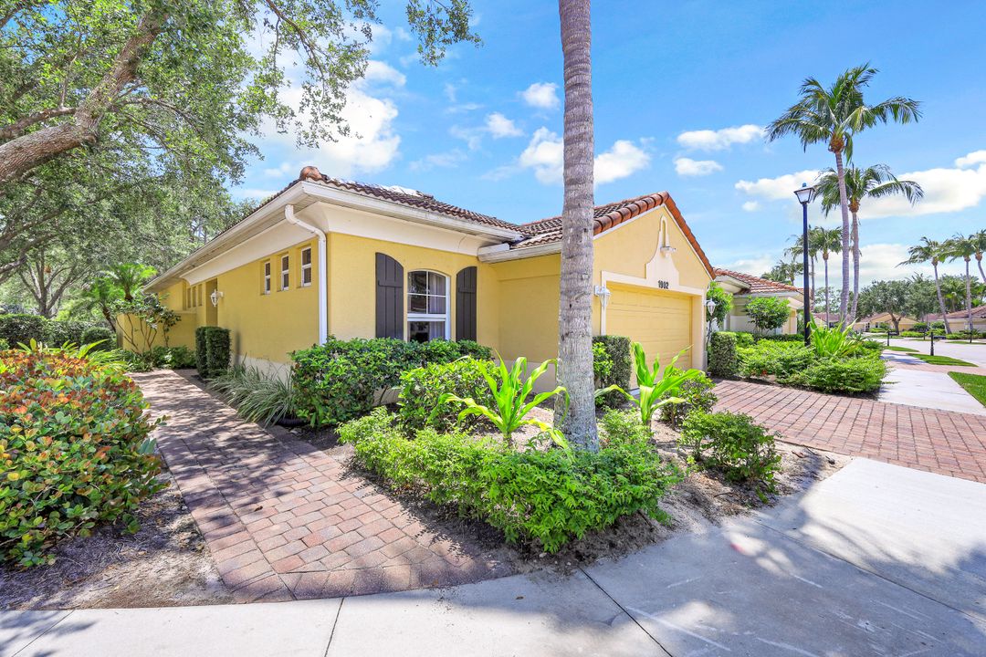 1902 Tarpon Bay Dr N  #101, Naples, FL 34119