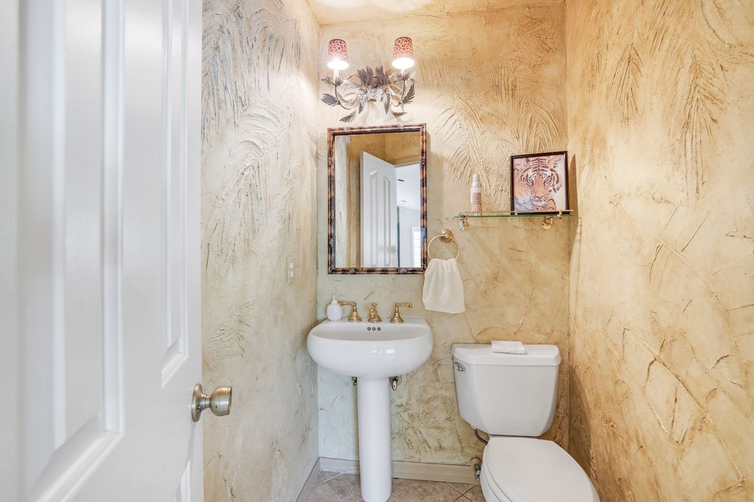 811 Pitch Apple Ln, Naples, FL 34108