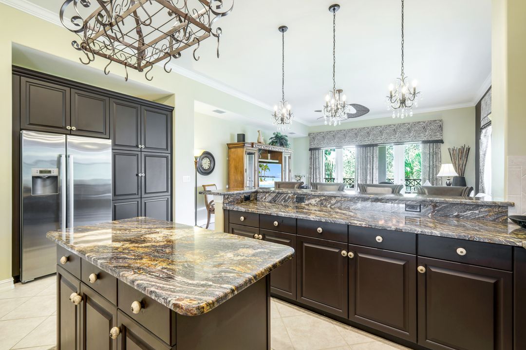 2826 Tiburon Blvd E #103, Naples, FL 34109