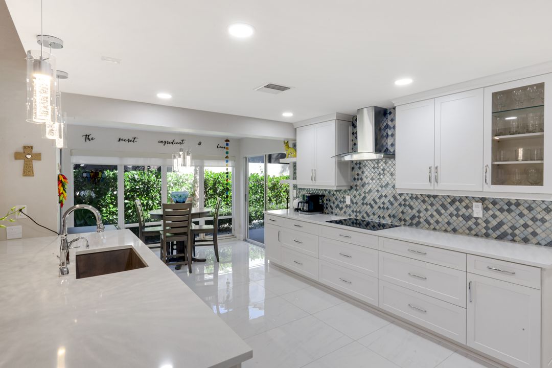 370 Edgemere Way N, Naples, FL 34105