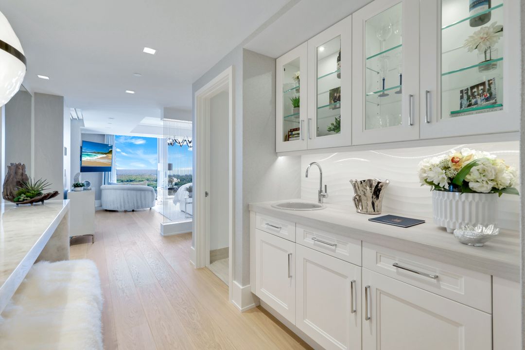 6897 Grenadier Blvd #601, Naples, FL 34108