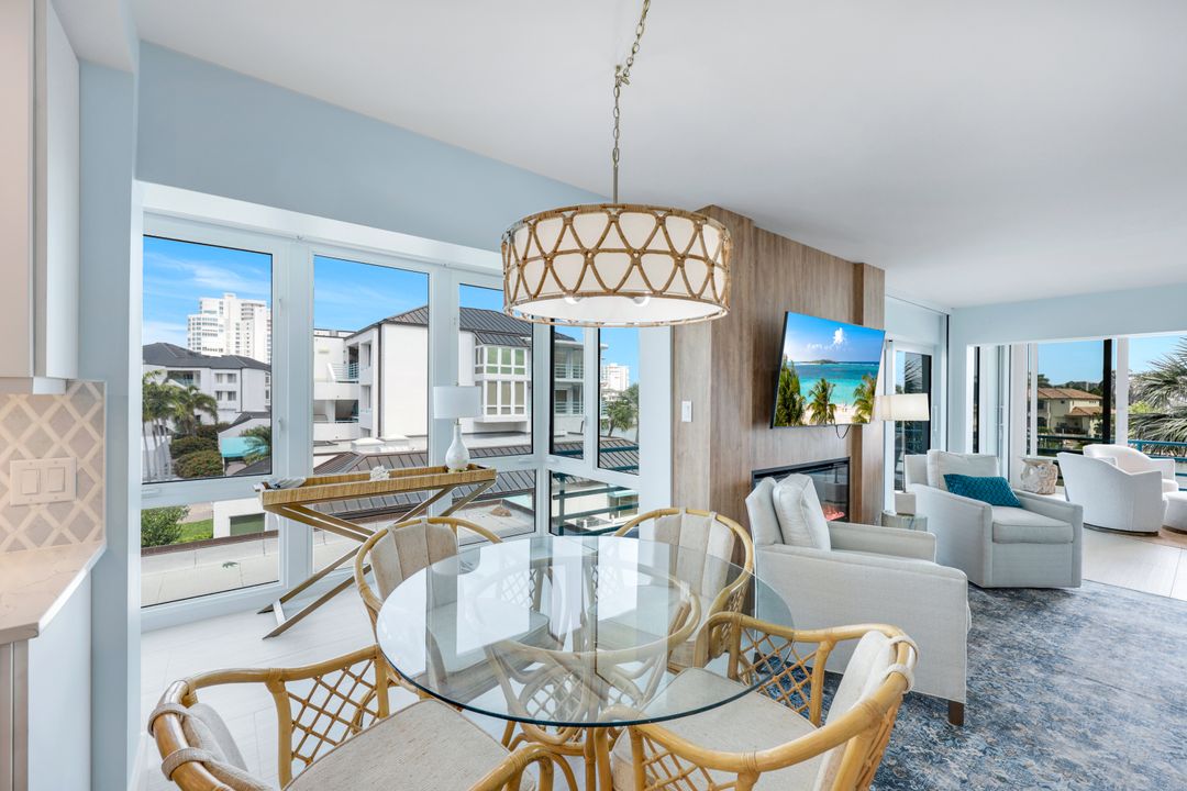 305 Park Shore Dr, Naples, FL 34103