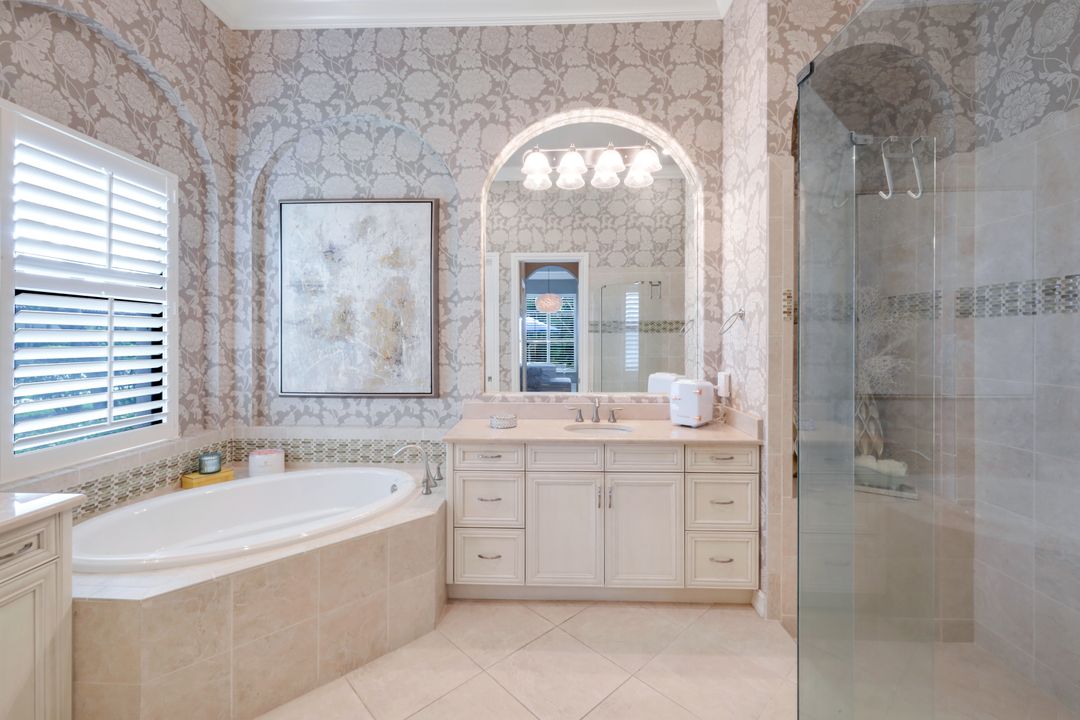 6419 Vivaldi Ct, Naples, FL 34113