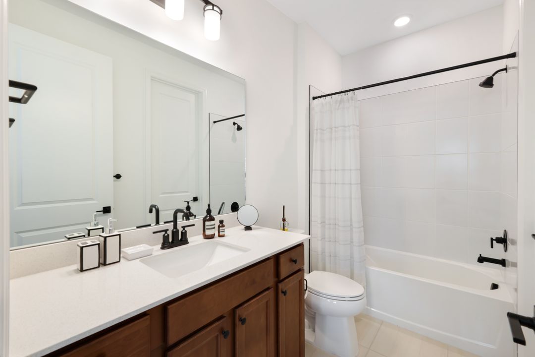 10427 Ventana Ln, Naples, FL 34120