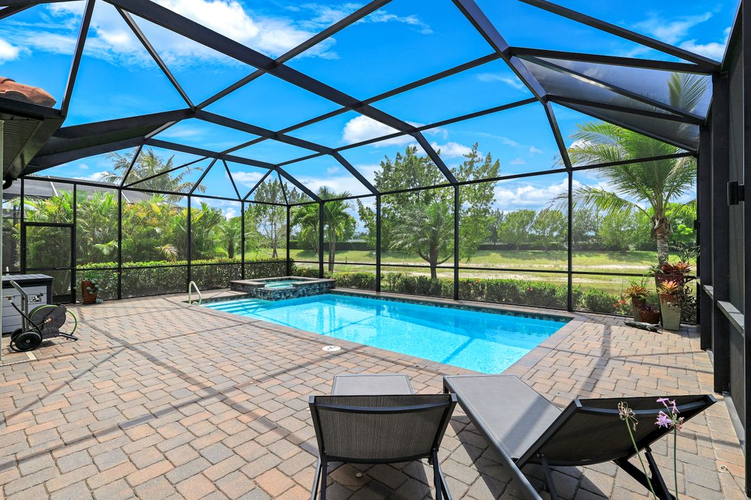 1839 Mustique St, Naples, FL 34120
